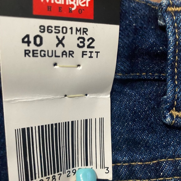 Wrangler Men's Regular Fit Jeans Dark Stonewash 40X30 NWT - Picture 2 of 4